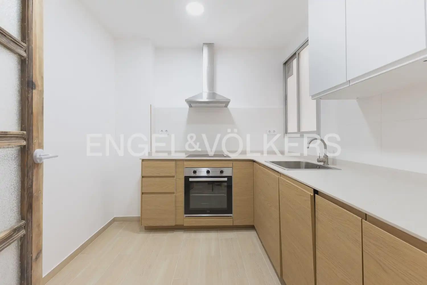 4 bedroom Flat for rent in Valencia city - € 1,650 (Ref: 9935321)