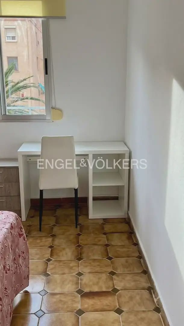 4 bedroom Flat for rent in Valencia city - € 1,800 (Ref: 9936741)