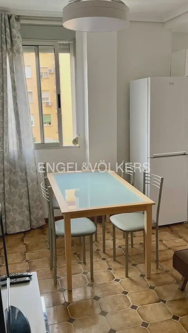 4 bedroom Flat for rent in Valencia city - € 1,800 (Ref: 9936741)