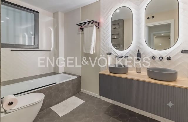 Piso de 4 habitaciones en La Petxina, València ciudad en alquiler - 2.400 € (Ref: 9936742)