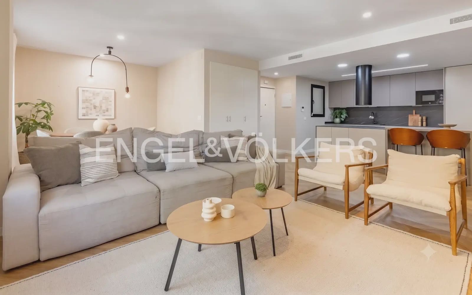 Piso de 4 habitaciones en València ciudad en alquiler - 2.400 € (Ref: 9936742)