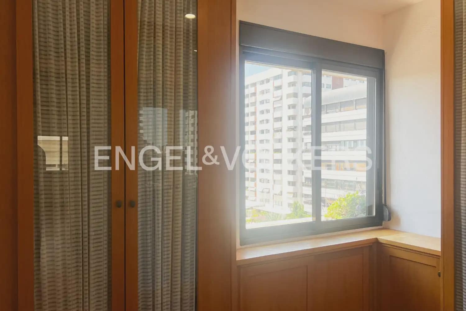 Piso de 3 habitaciones en València ciudad en alquiler con garaje - 2.000 € (Ref: 9936744)