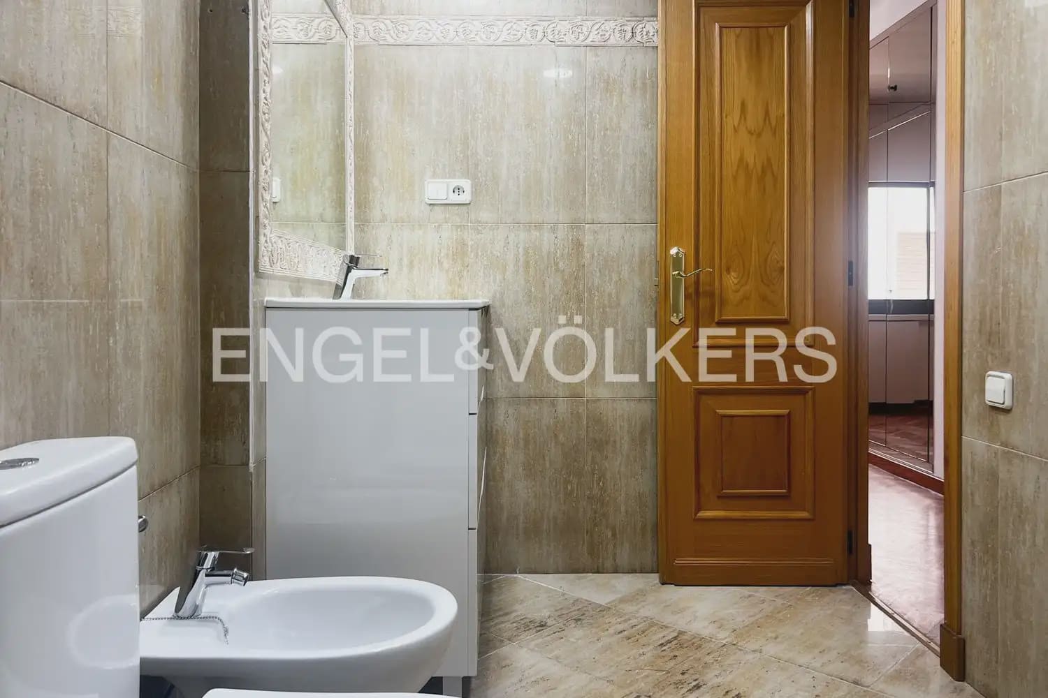 Piso de 3 habitaciones en València ciudad en alquiler con garaje - 2.000 € (Ref: 9936744)
