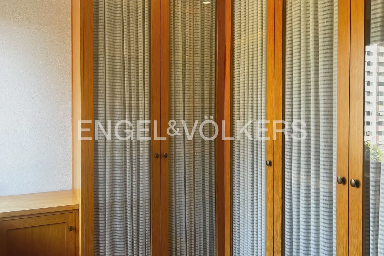 Piso de 3 habitaciones en València ciudad en alquiler con garaje - 2.000 € (Ref: 9936744)