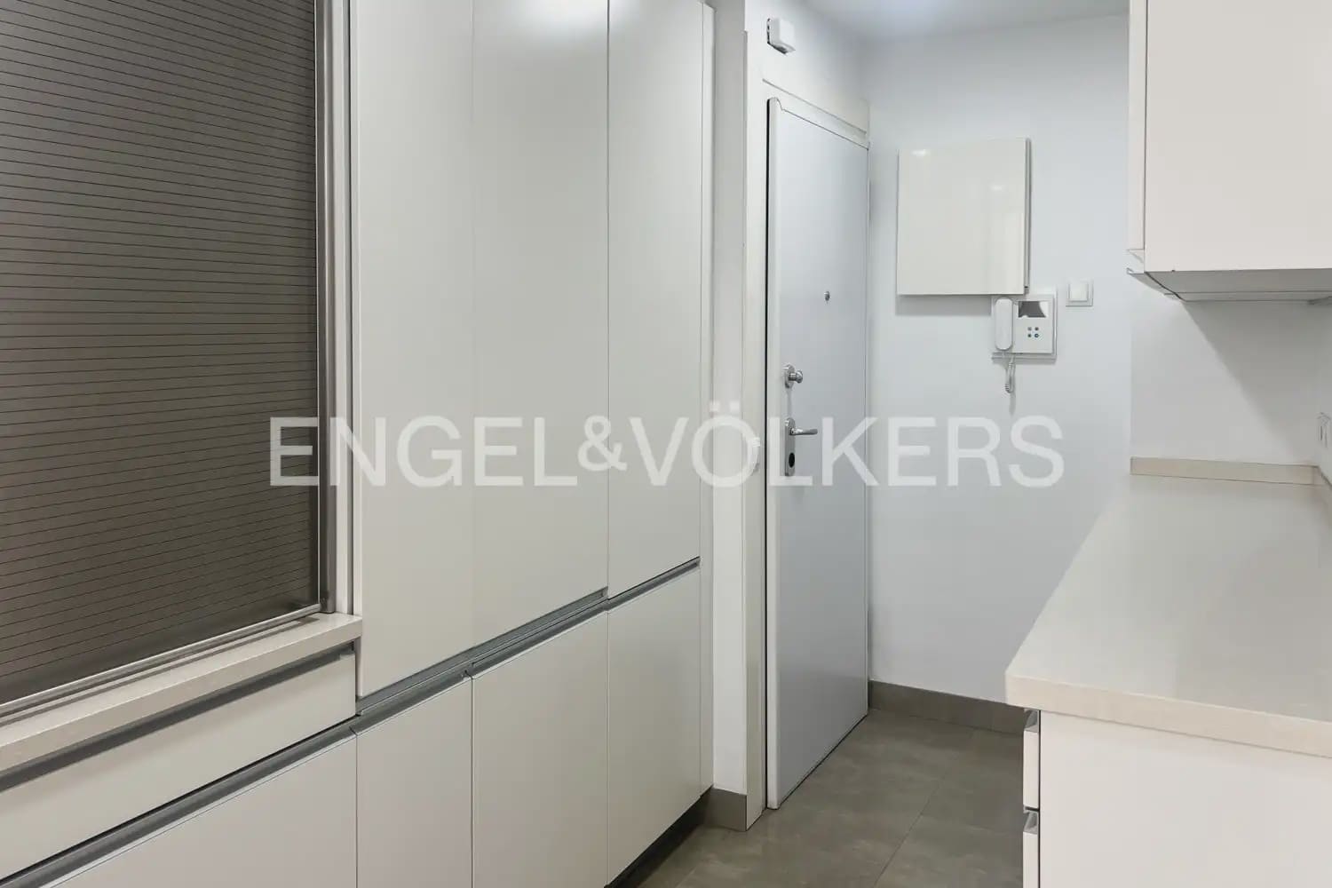 Piso de 3 habitaciones en València ciudad en alquiler con garaje - 2.000 € (Ref: 9936744)