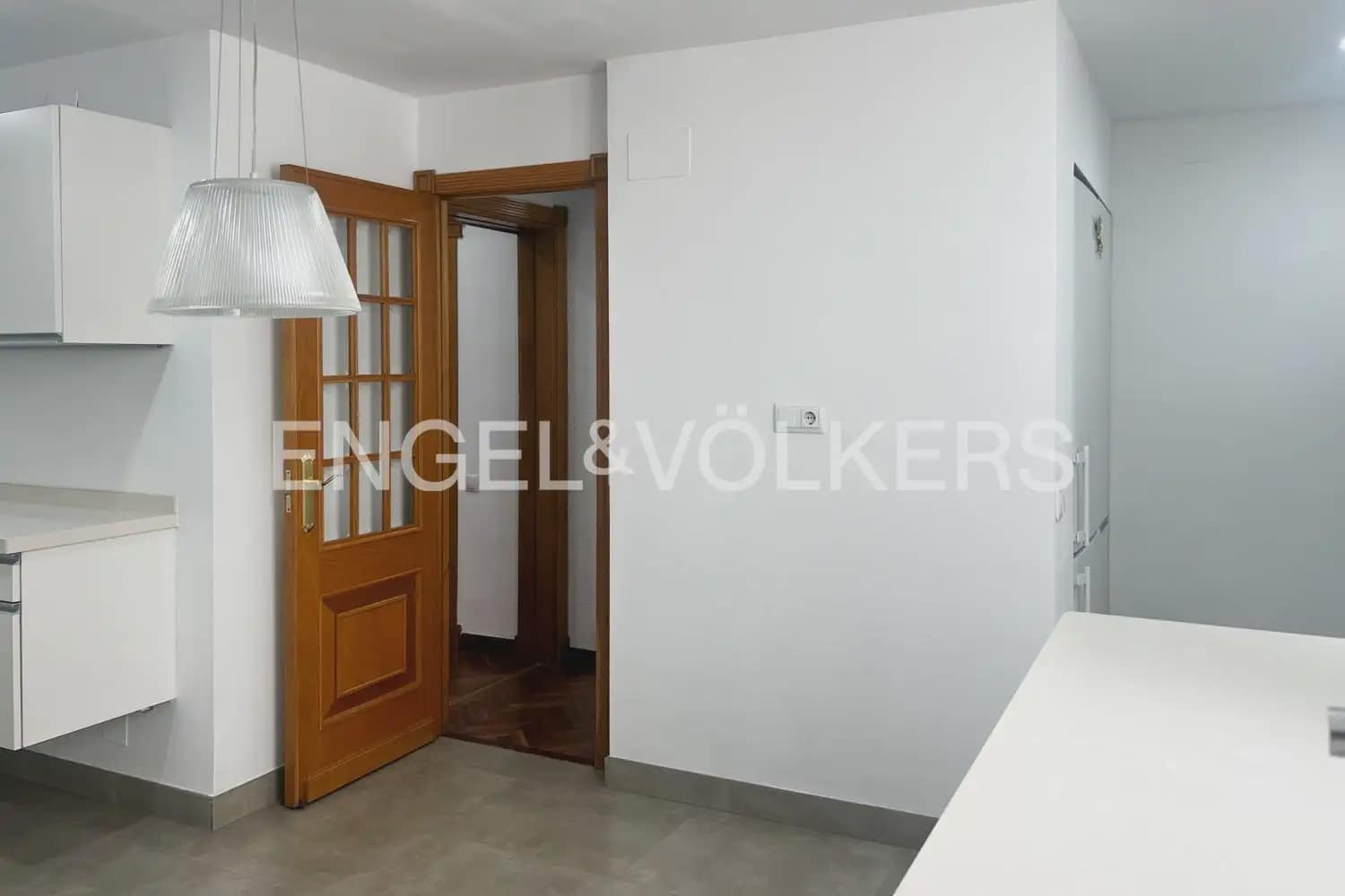 Piso de 3 habitaciones en València ciudad en alquiler con garaje - 2.000 € (Ref: 9936744)