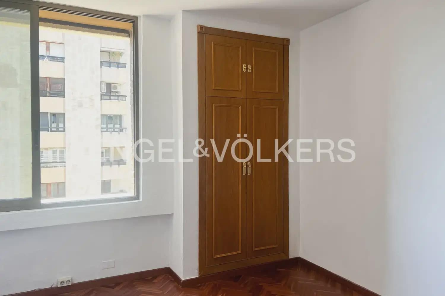 Piso de 3 habitaciones en València ciudad en alquiler con garaje - 2.000 € (Ref: 9936744)