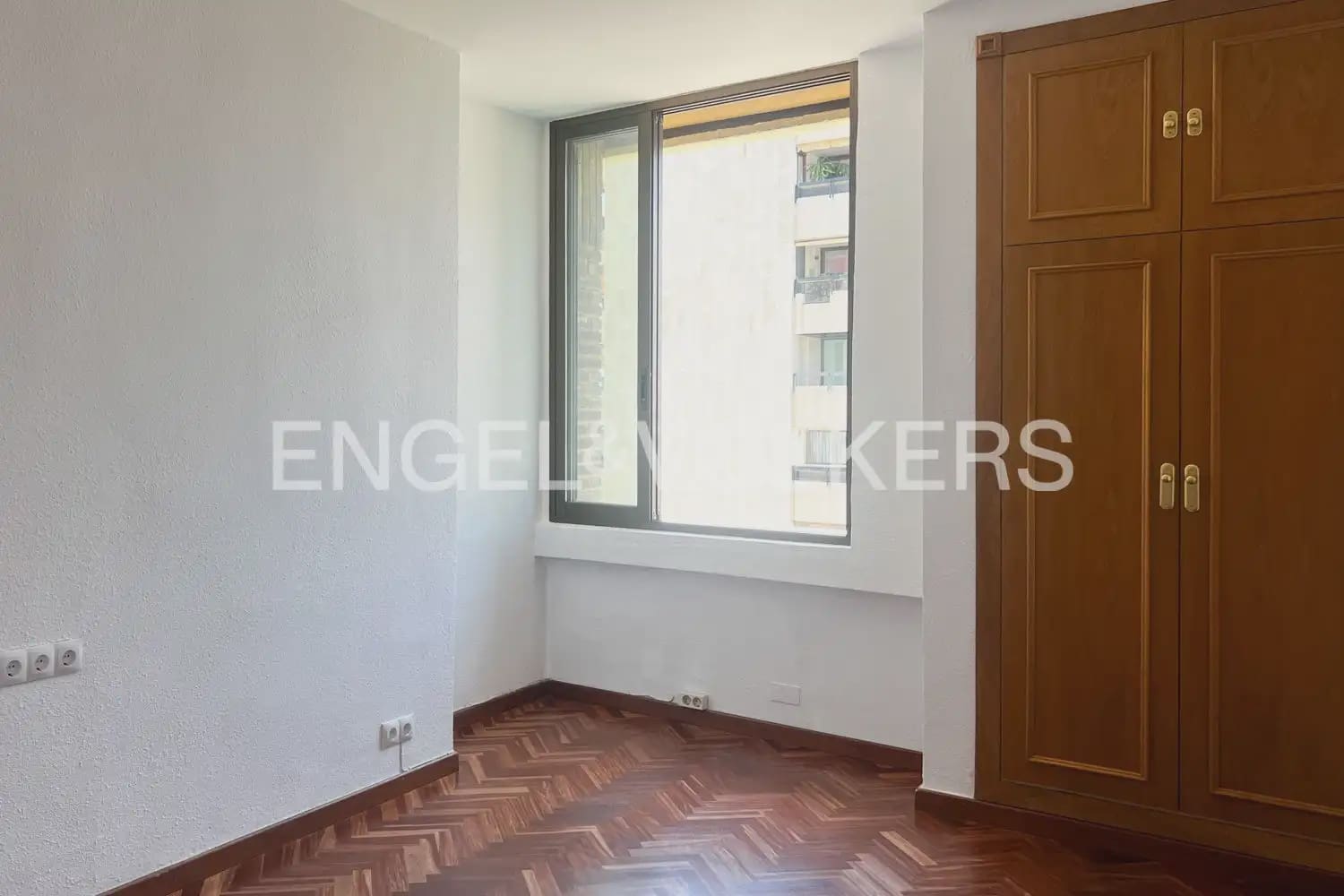Piso de 3 habitaciones en València ciudad en alquiler con garaje - 2.000 € (Ref: 9936744)