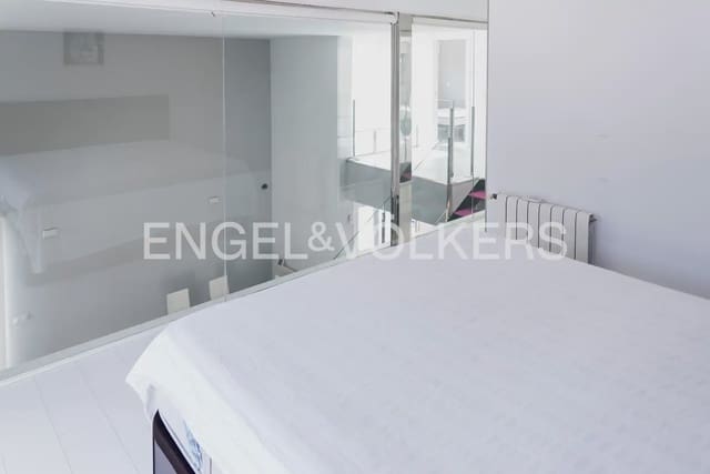 3 makuuhuone Huvila vuokrattavana paikassa La Cañada, Paterna mukana uima-altaan 
autotalli - 3 400 € (Ref: 9936748)