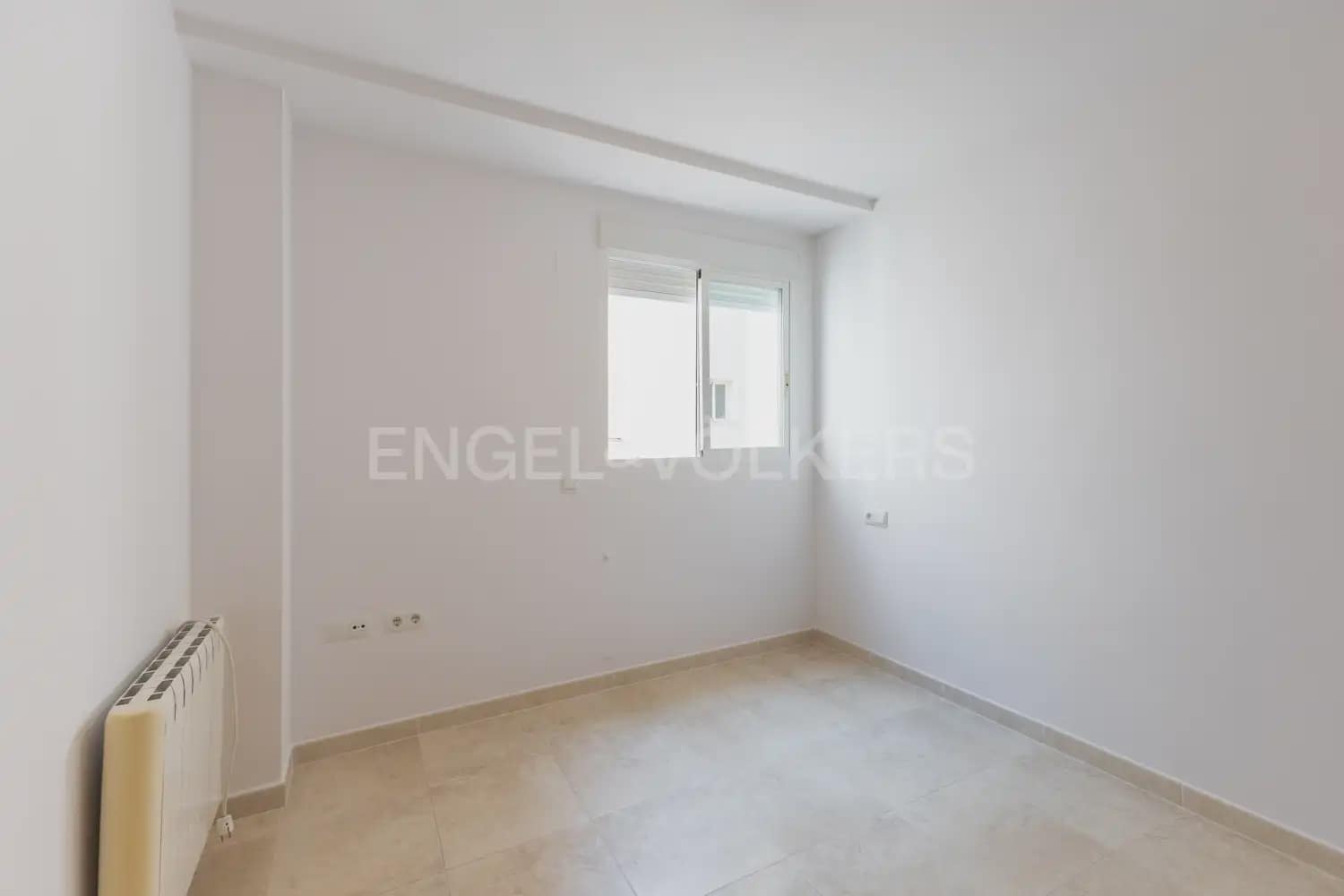 Piso de 3 habitaciones en Sagunto / Sagunt en alquiler con garaje - 1.200 € (Ref: 9937054)