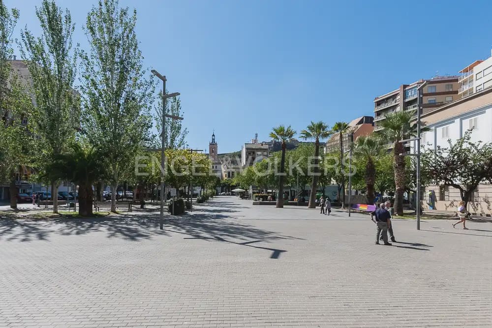 Piso de 3 habitaciones en Sagunto / Sagunt en alquiler con garaje - 1.200 € (Ref: 9937054)