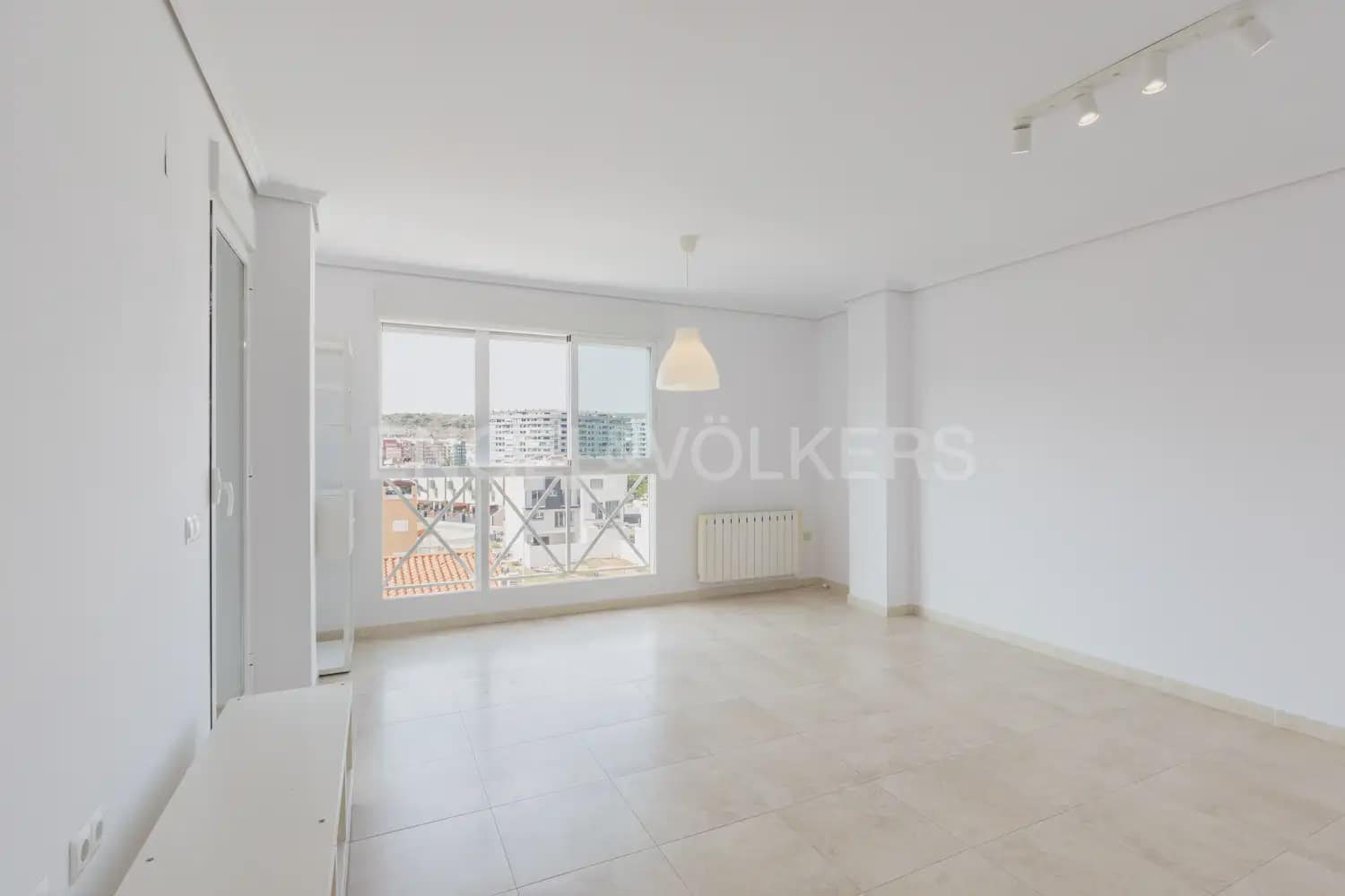 Piso de 3 habitaciones en Sagunto / Sagunt en alquiler con garaje - 1.200 € (Ref: 9937054)