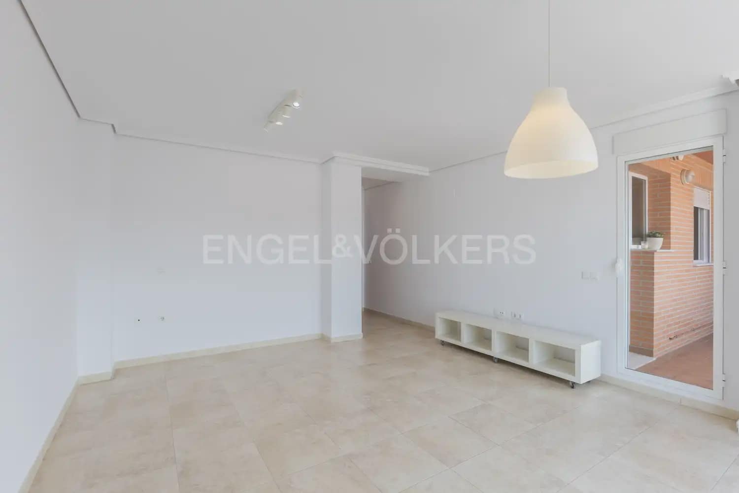 Piso de 3 habitaciones en Sagunto / Sagunt en alquiler con garaje - 1.200 € (Ref: 9937054)