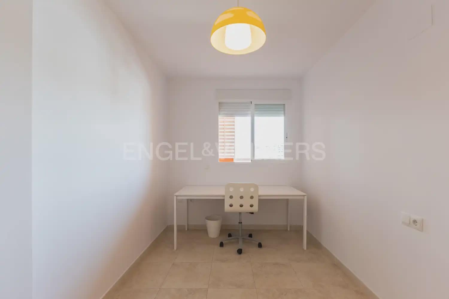 Piso de 3 habitaciones en Sagunto / Sagunt en alquiler con garaje - 1.200 € (Ref: 9937054)