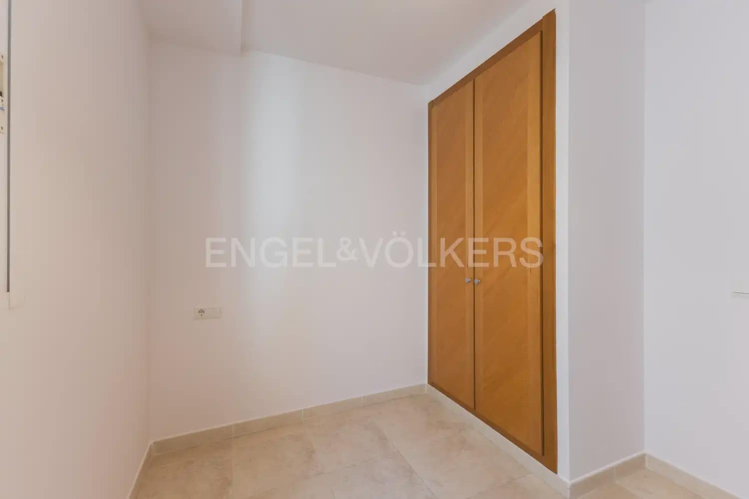Piso de 3 habitaciones en Sagunto / Sagunt en alquiler con garaje - 1.200 € (Ref: 9937054)