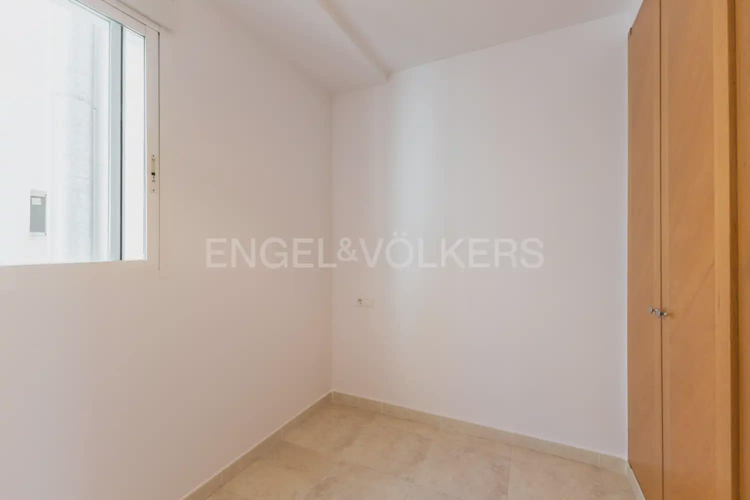 Piso de 3 habitaciones en Sagunto / Sagunt en alquiler con garaje - 1.200 € (Ref: 9937054)