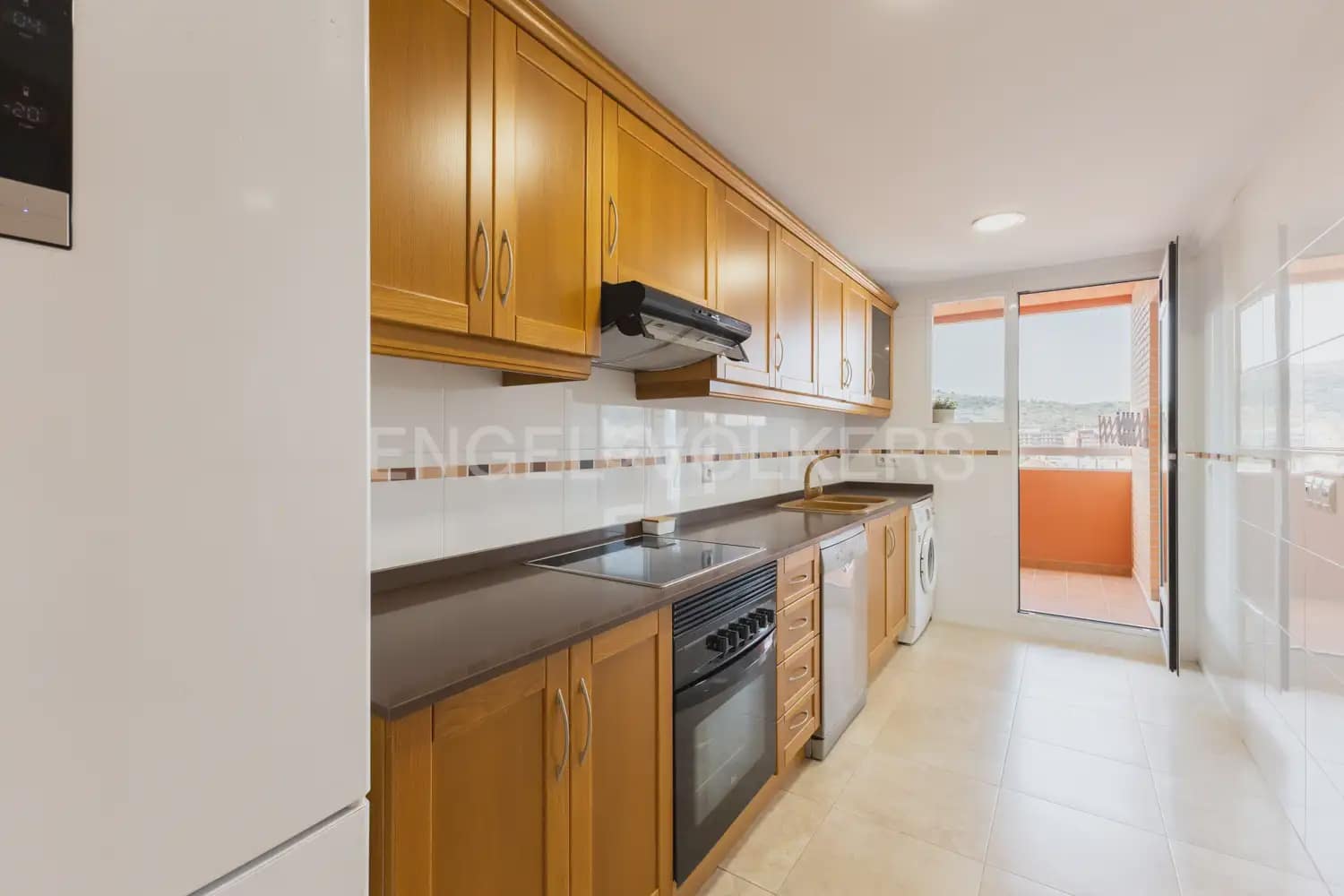 Piso de 3 habitaciones en Sagunto / Sagunt en alquiler con garaje - 1.200 € (Ref: 9937054)