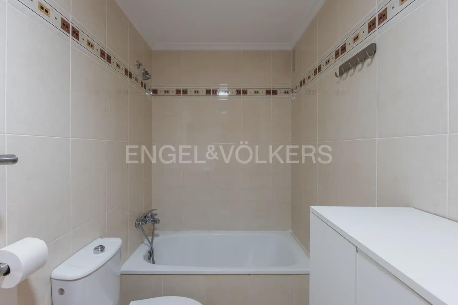 Piso de 3 habitaciones en Sagunto / Sagunt en alquiler con garaje - 1.200 € (Ref: 9937054)