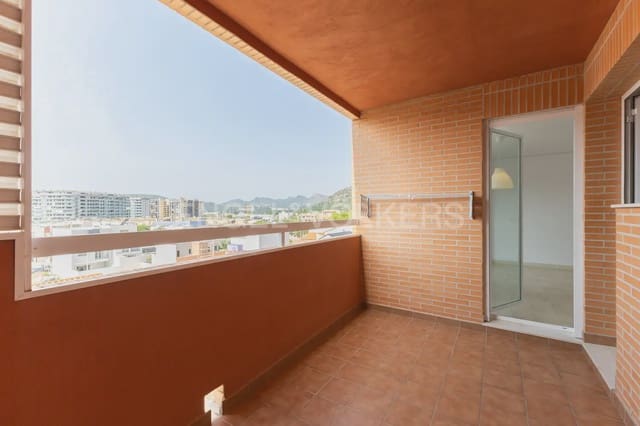 Piso de 3 habitaciones en Sagunto / Sagunt en alquiler con garaje - 1.200 € (Ref: 9937054)