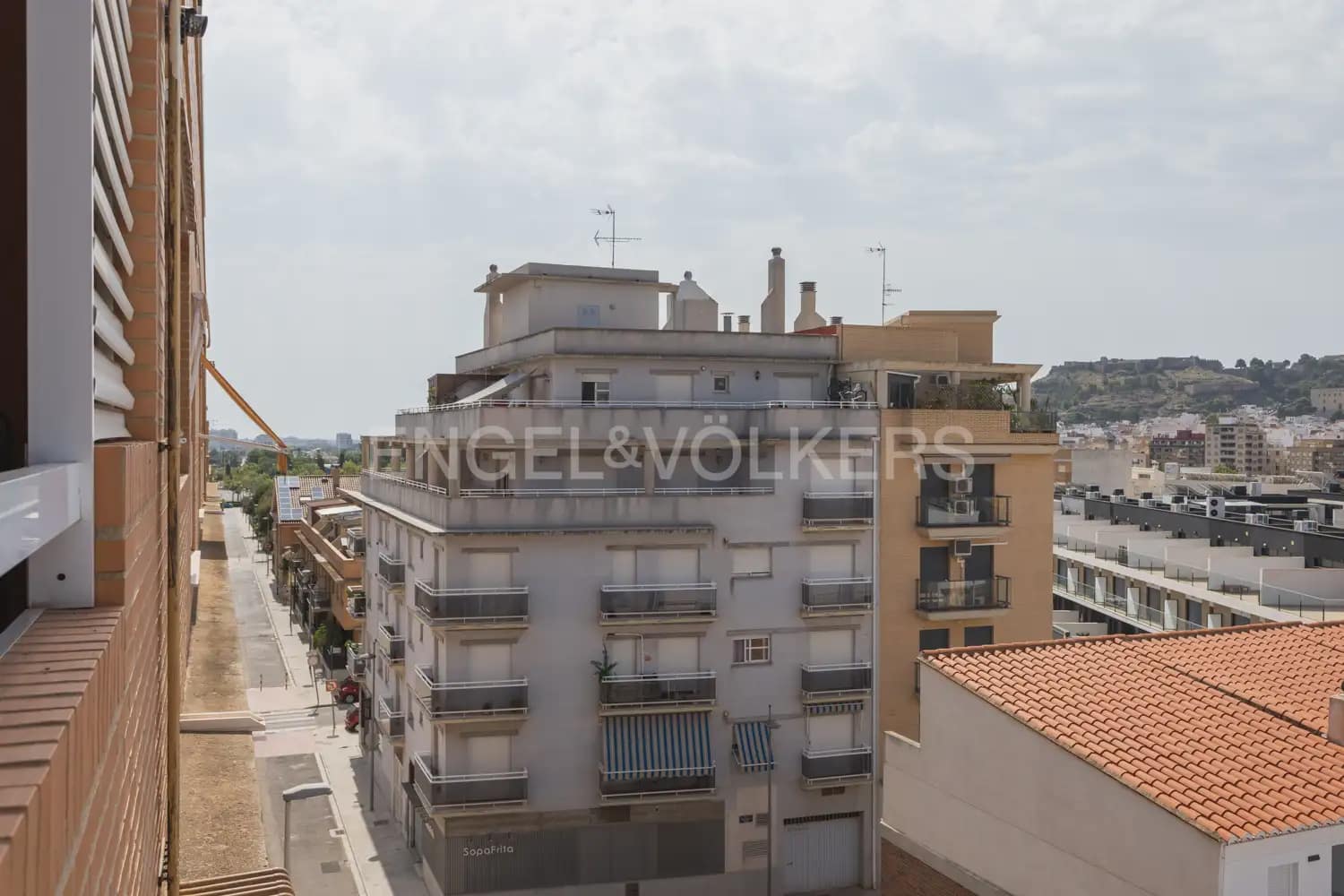 Piso de 3 habitaciones en Sagunto / Sagunt en alquiler con garaje - 1.200 € (Ref: 9937054)