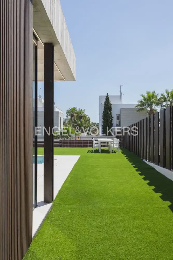 6 bedroom Villa for sale in Godella with pool garage - € 1,750,000 (Ref: 9937056)