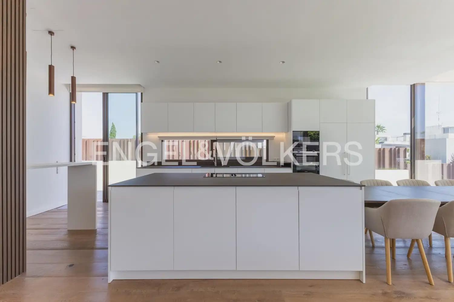 6 bedroom Villa for sale in Godella with pool garage - € 1,750,000 (Ref: 9937056)