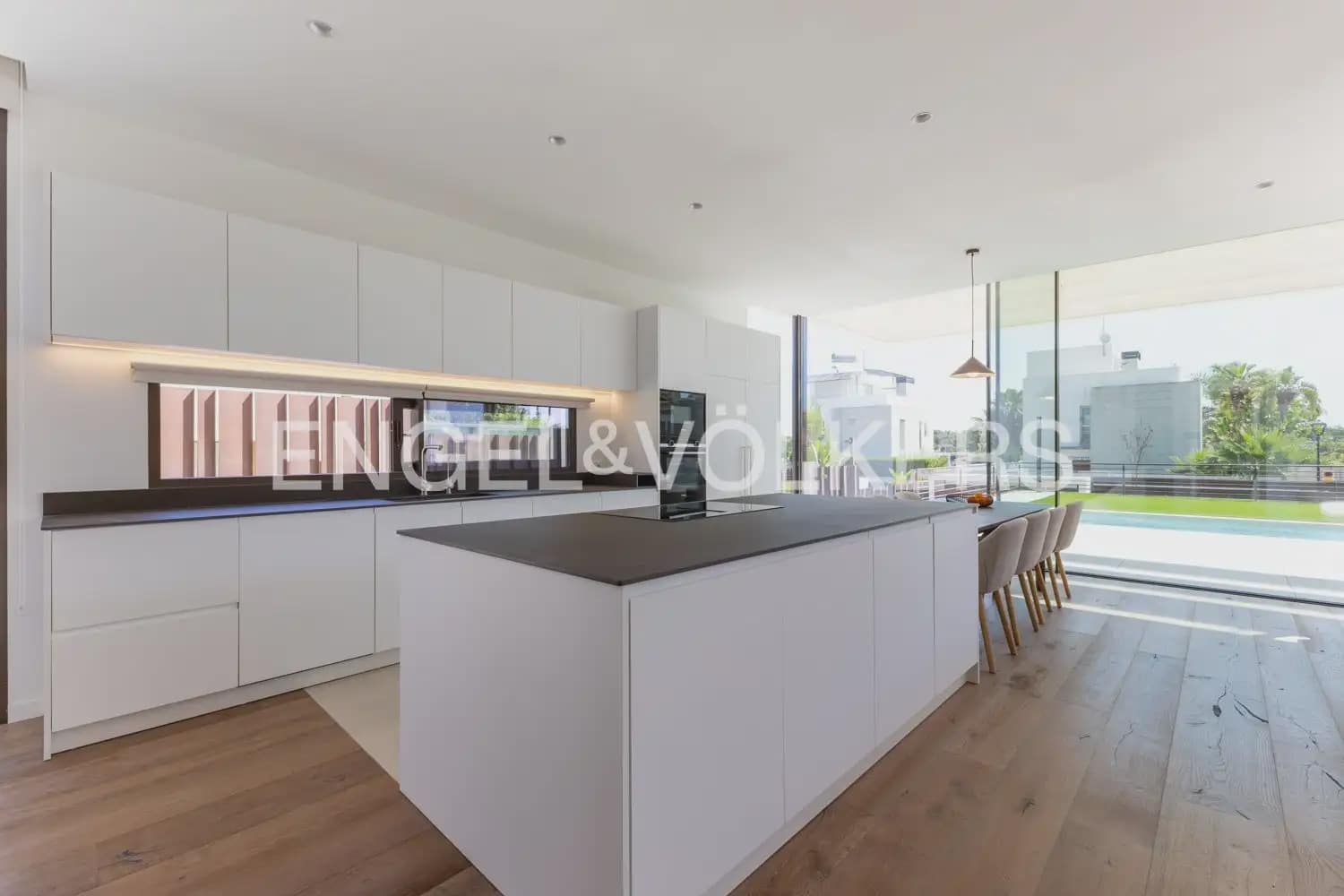 6 bedroom Villa for sale in Godella with pool garage - € 1,750,000 (Ref: 9937056)