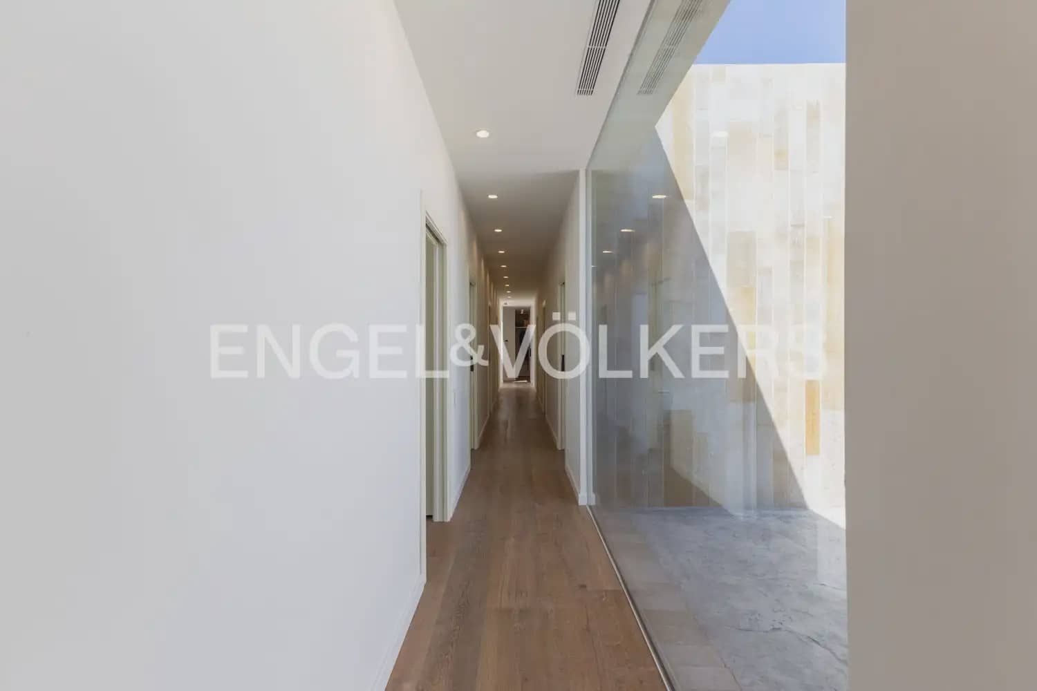 6 bedroom Villa for sale in Godella with pool garage - € 1,750,000 (Ref: 9937056)