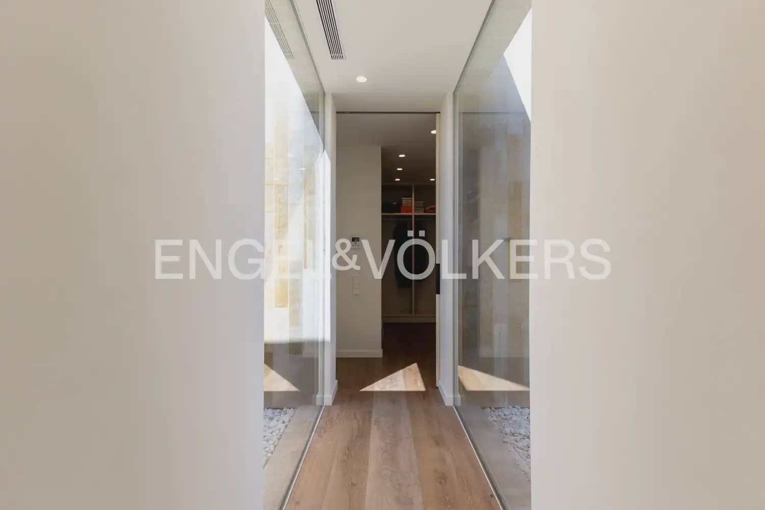 6 bedroom Villa for sale in Godella with pool garage - € 1,750,000 (Ref: 9937056)