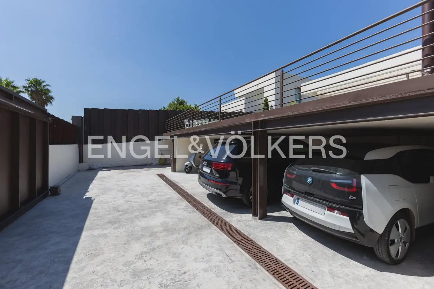 6 bedroom Villa for sale in Godella with pool garage - € 1,750,000 (Ref: 9937056)