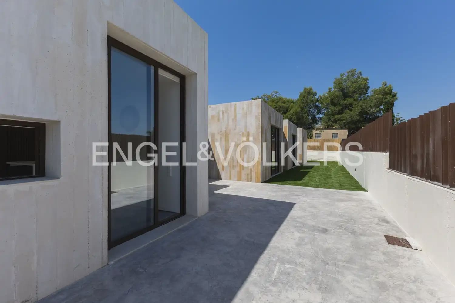 6 bedroom Villa for sale in Godella with pool garage - € 1,750,000 (Ref: 9937056)
