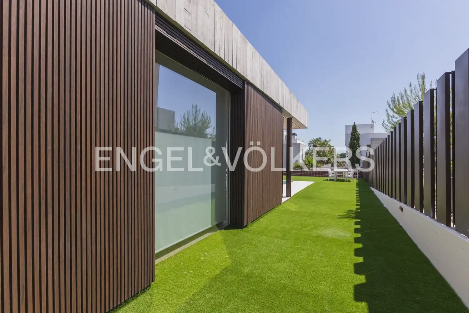 6 bedroom Villa for sale in Godella with pool garage - € 1,750,000 (Ref: 9937056)