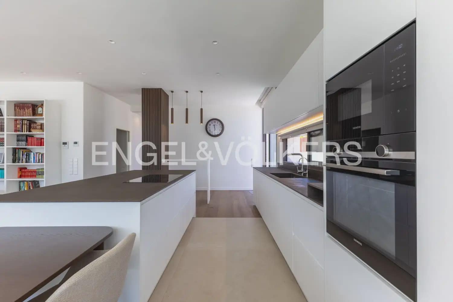 6 bedroom Villa for sale in Godella with pool garage - € 1,750,000 (Ref: 9937056)