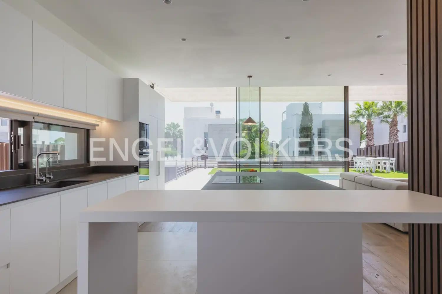 6 bedroom Villa for sale in Godella with pool garage - € 1,750,000 (Ref: 9937056)