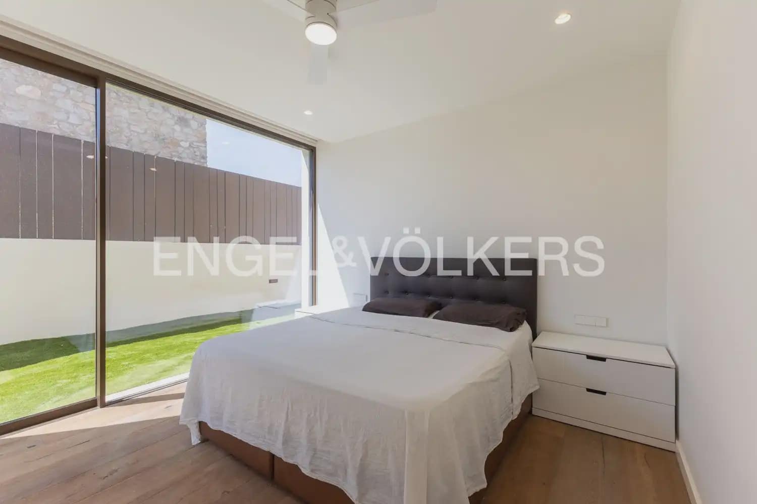 6 bedroom Villa for sale in Godella with pool garage - € 1,750,000 (Ref: 9937056)