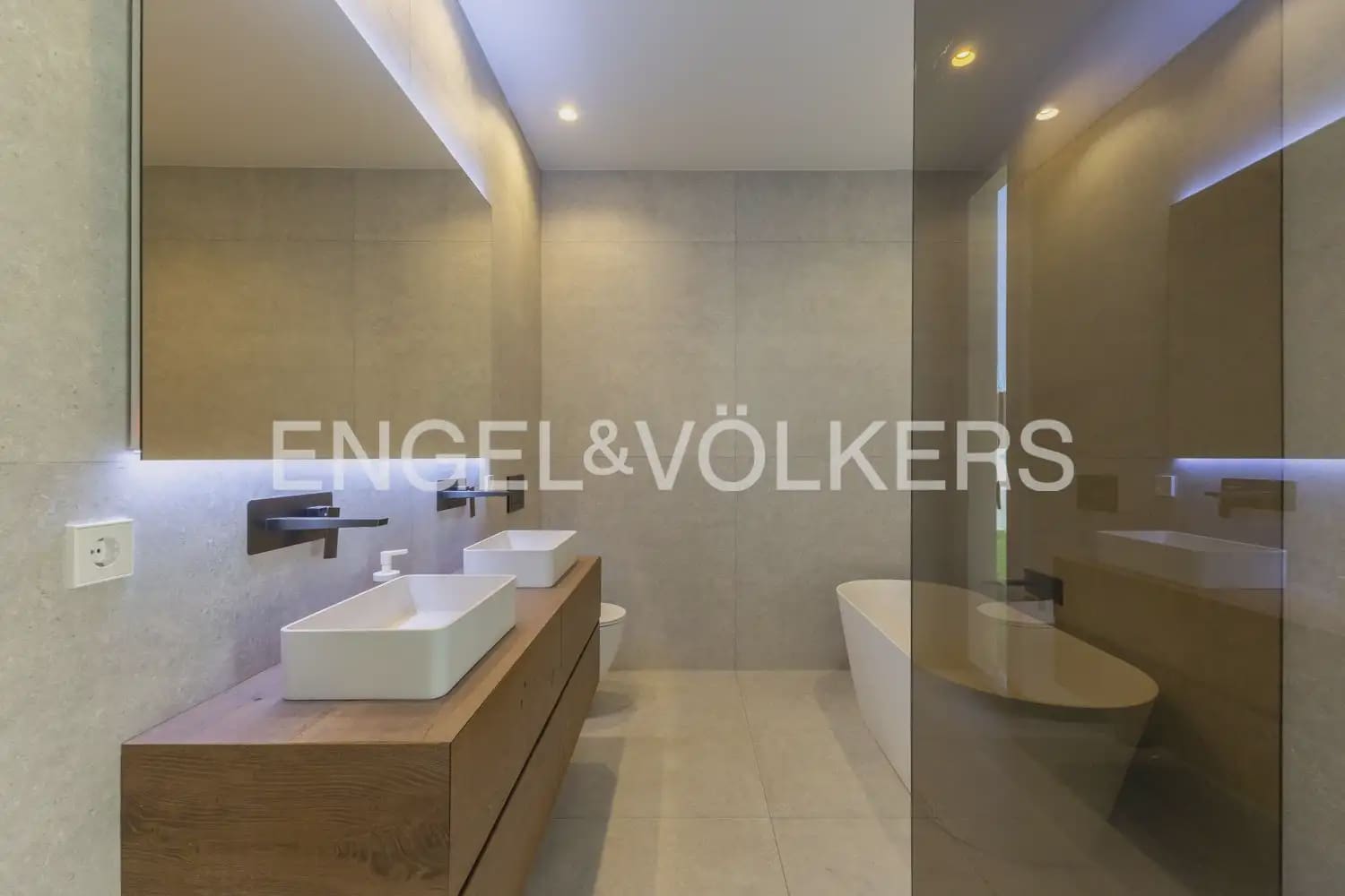 6 bedroom Villa for sale in Godella with pool garage - € 1,750,000 (Ref: 9937056)