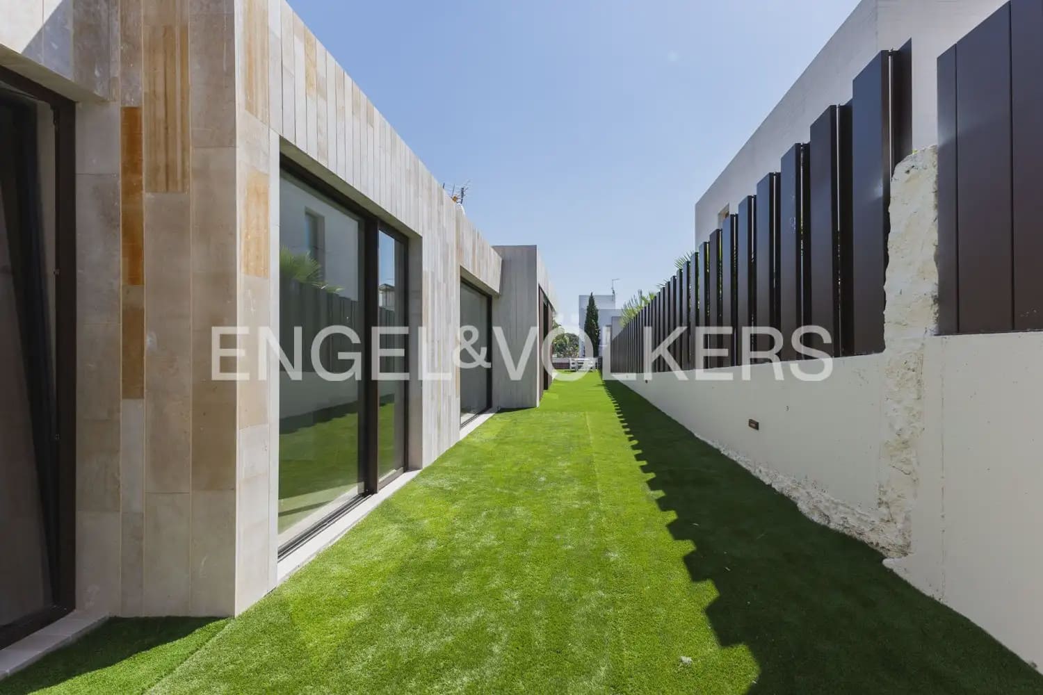 6 bedroom Villa for sale in Godella with pool garage - € 1,750,000 (Ref: 9937056)