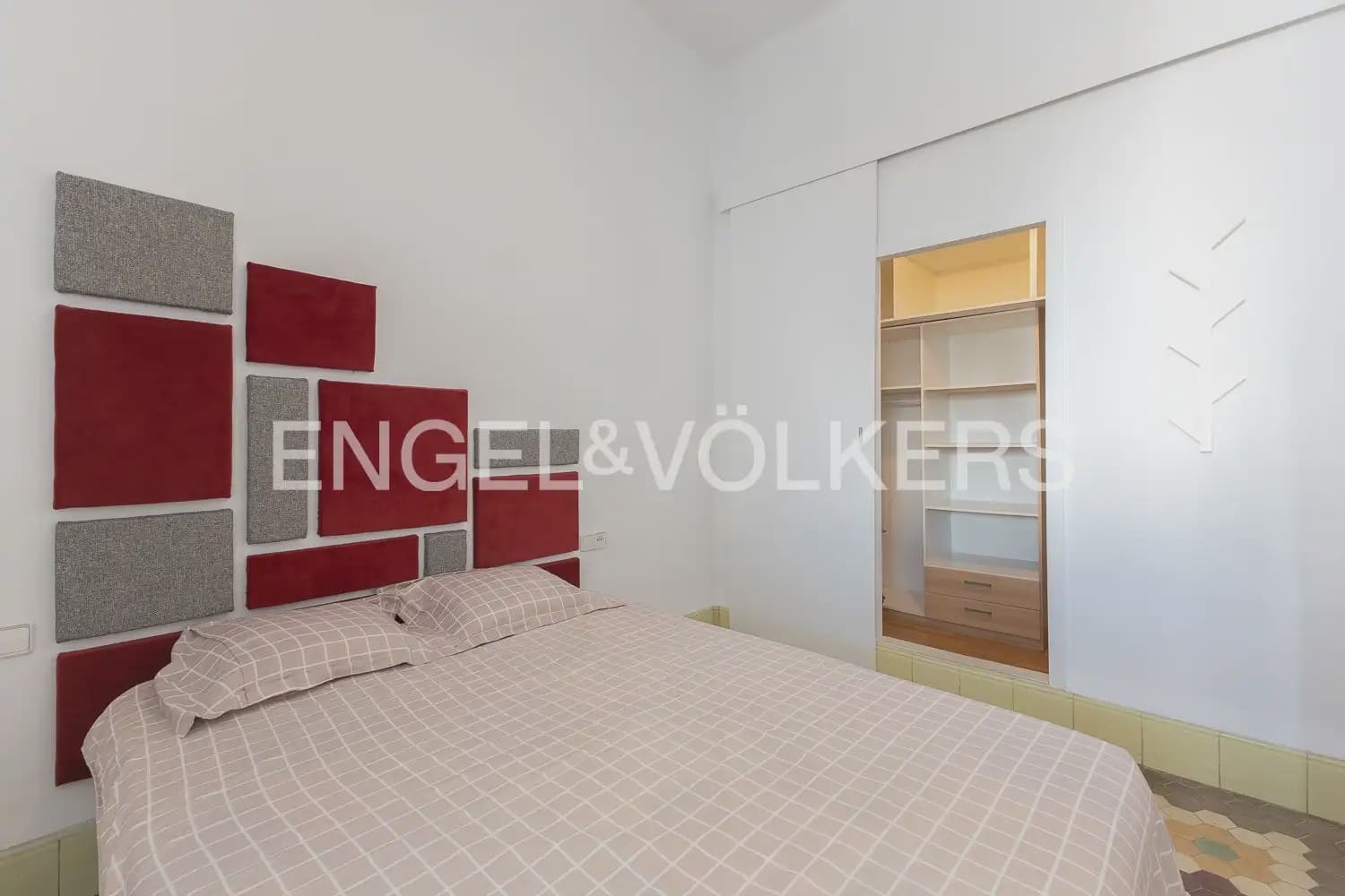 3 bedroom Flat for rent in Valencia city - € 1,700 (Ref: 9937279)