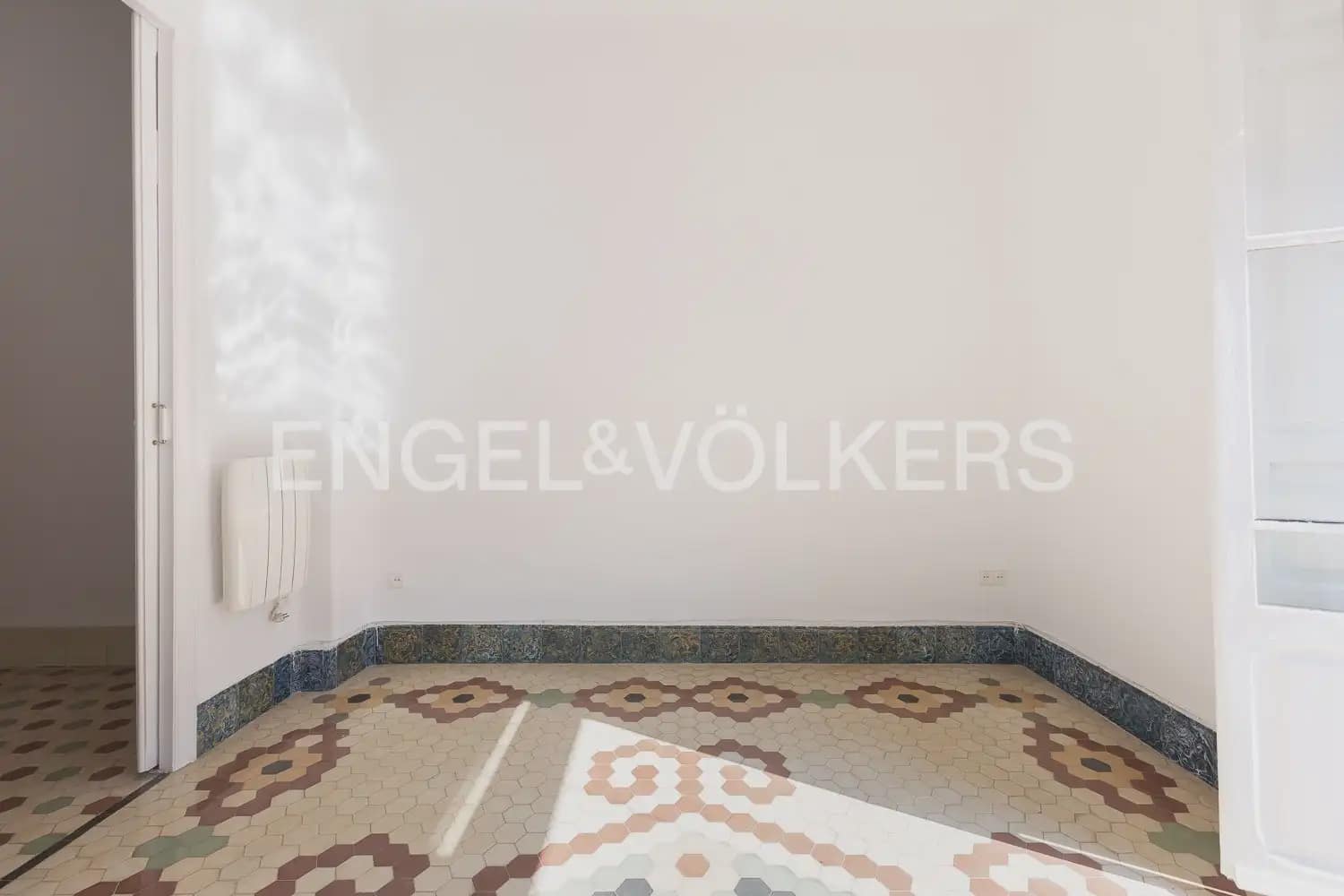 3 bedroom Flat for rent in Valencia city - € 1,700 (Ref: 9937279)
