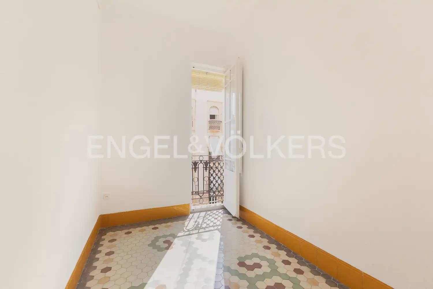 3 bedroom Flat for rent in Valencia city - € 1,700 (Ref: 9937279)