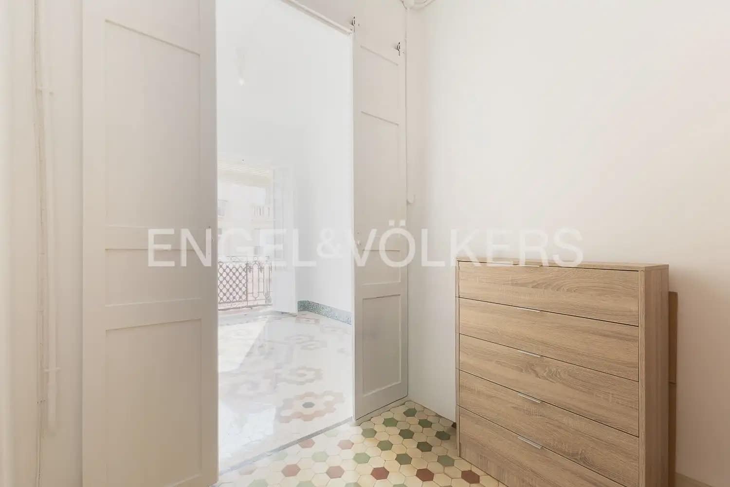 3 bedroom Flat for rent in Valencia city - € 1,700 (Ref: 9937279)