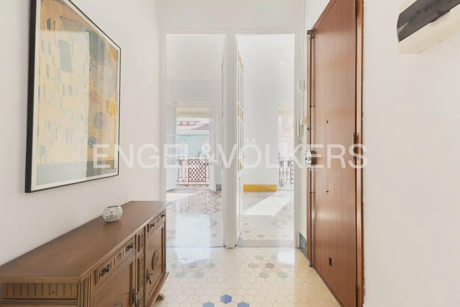 3 bedroom Flat for rent in Valencia city - € 1,700 (Ref: 9937279)