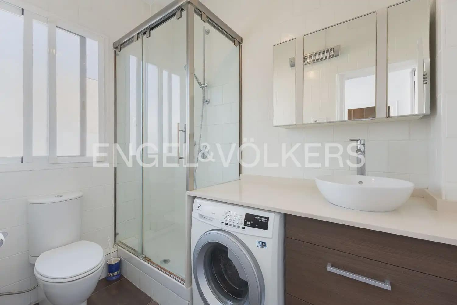 3 bedroom Flat for rent in Valencia city - € 1,700 (Ref: 9937279)
