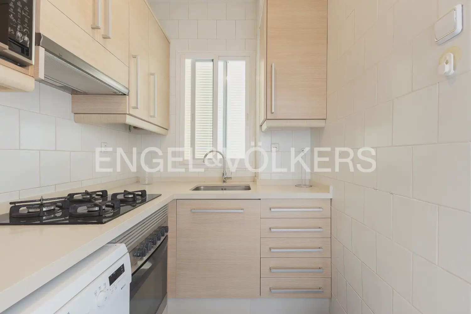3 bedroom Flat for rent in Valencia city - € 1,700 (Ref: 9937279)