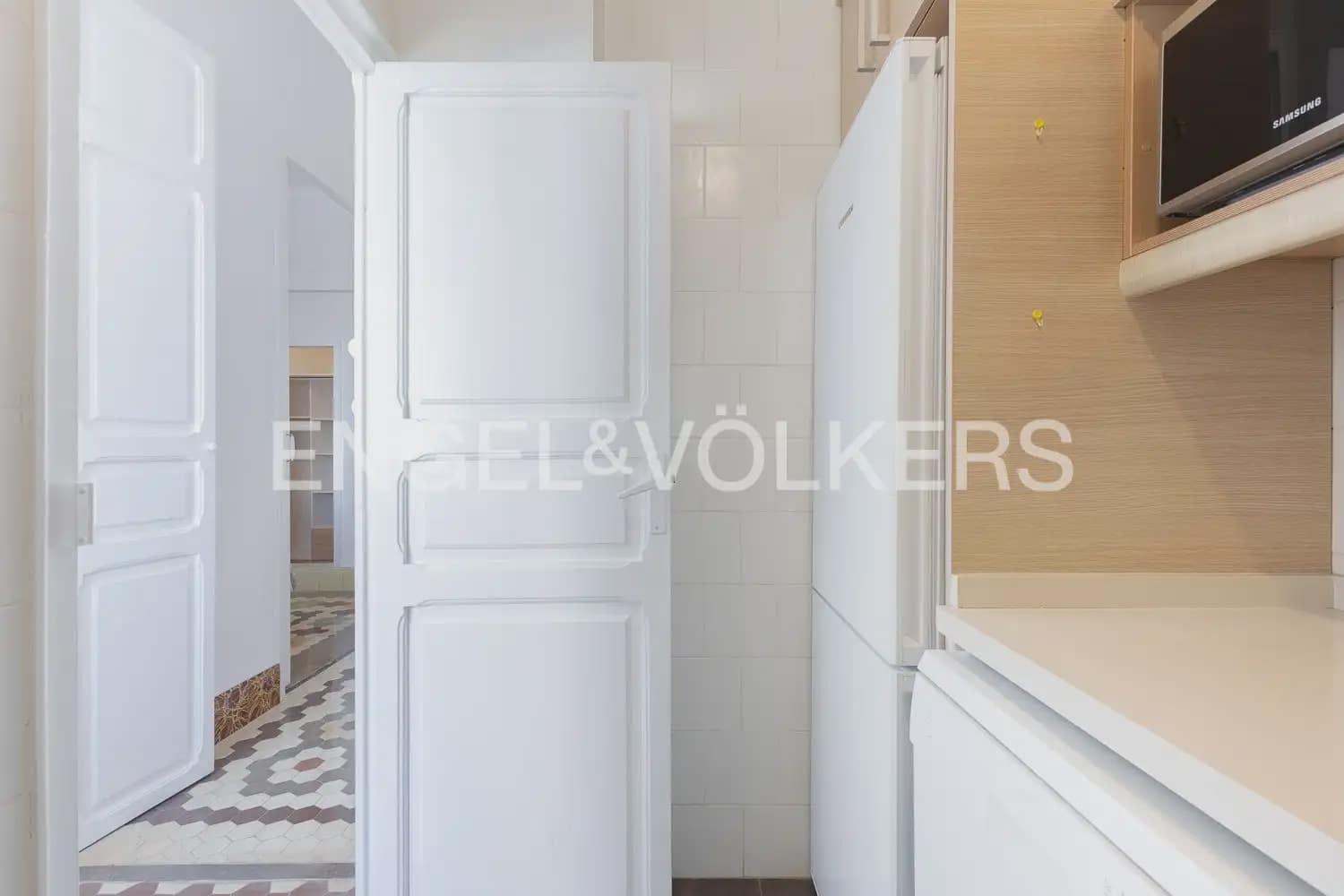 3 bedroom Flat for rent in Valencia city - € 1,700 (Ref: 9937279)
