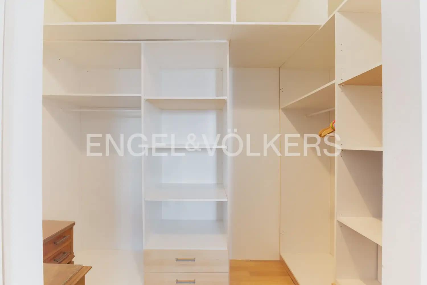 3 bedroom Flat for rent in Valencia city - € 1,700 (Ref: 9937279)