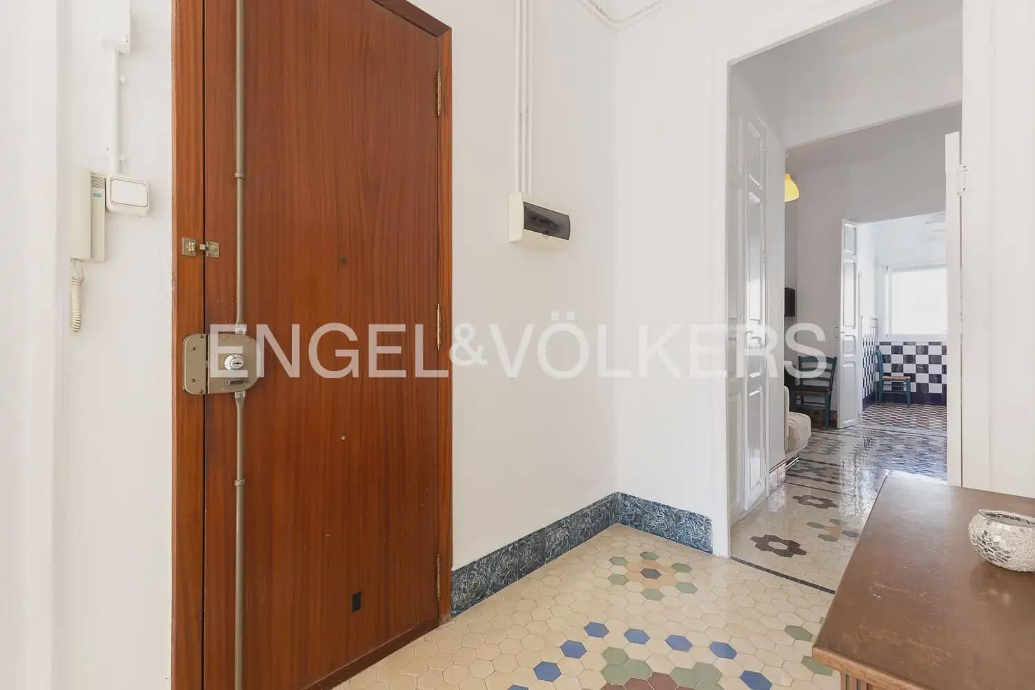 3 bedroom Flat for rent in Valencia city - € 1,700 (Ref: 9937279)