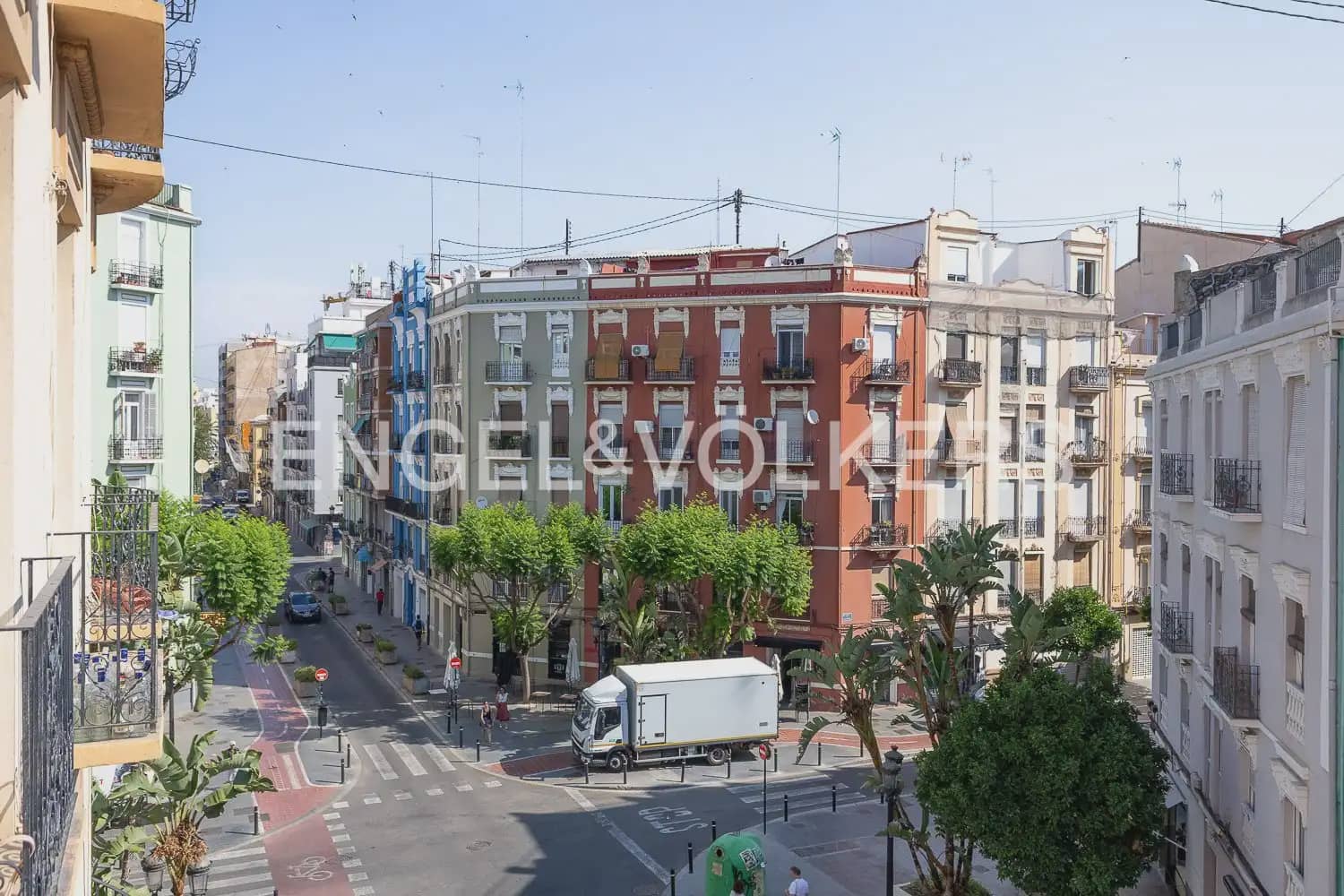 3 bedroom Flat for rent in Valencia city - € 1,700 (Ref: 9937279)