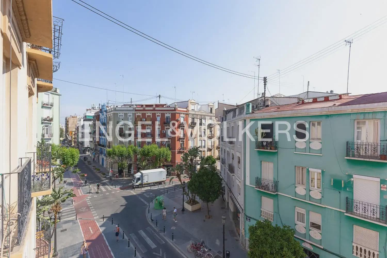 3 bedroom Flat for rent in Valencia city - € 1,700 (Ref: 9937279)
