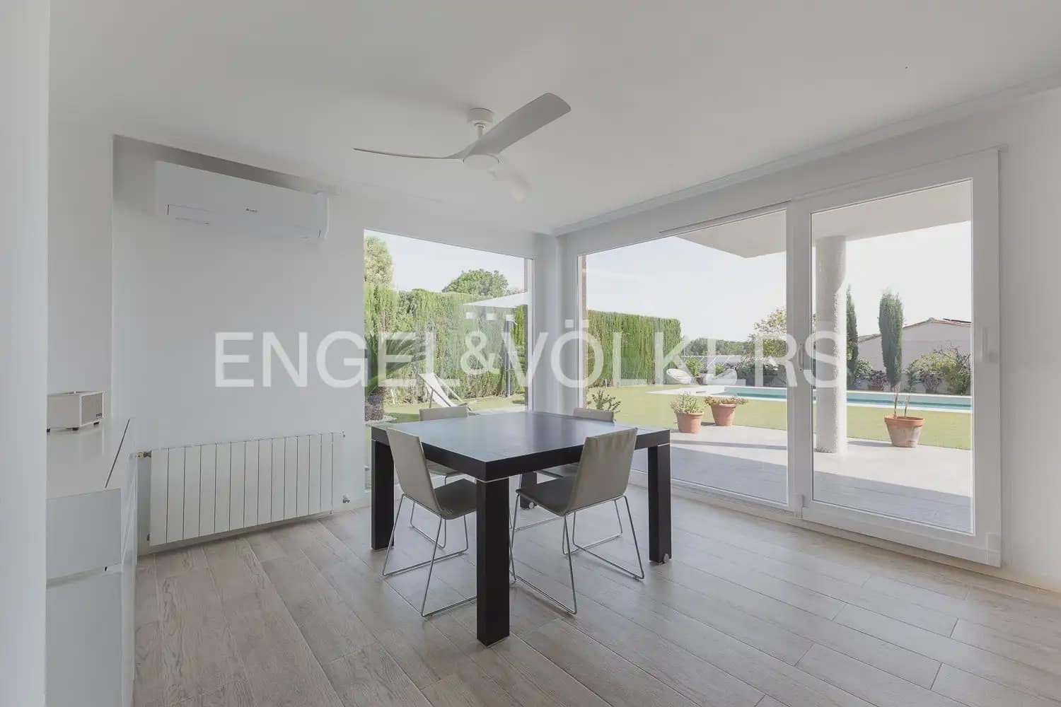 3 soveværelse Villa til leje i Riba-roja de Turia med swimmingpool - € 4.000 (Ref: 9937282)